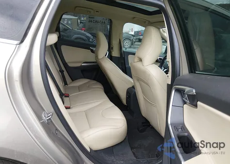 2016 Volvo Xc60 T5 Platinum z USA, uszkodzony, nr VIN YV4612RM4G2843333